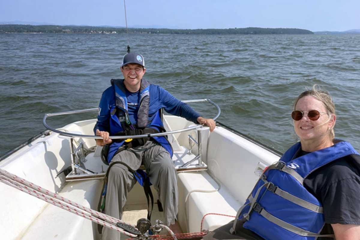 Adaptive Sonar sailboat