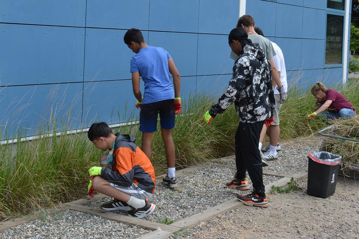 Volunteer-1200x800-DSC_0002