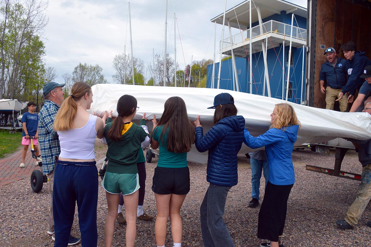 Volunteer-1200x800-DSC_0029