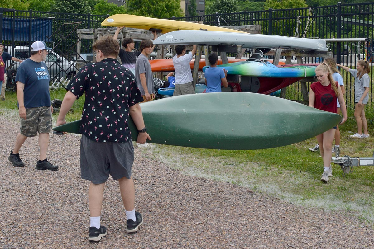 Volunteer-1200x800-DSC_0061