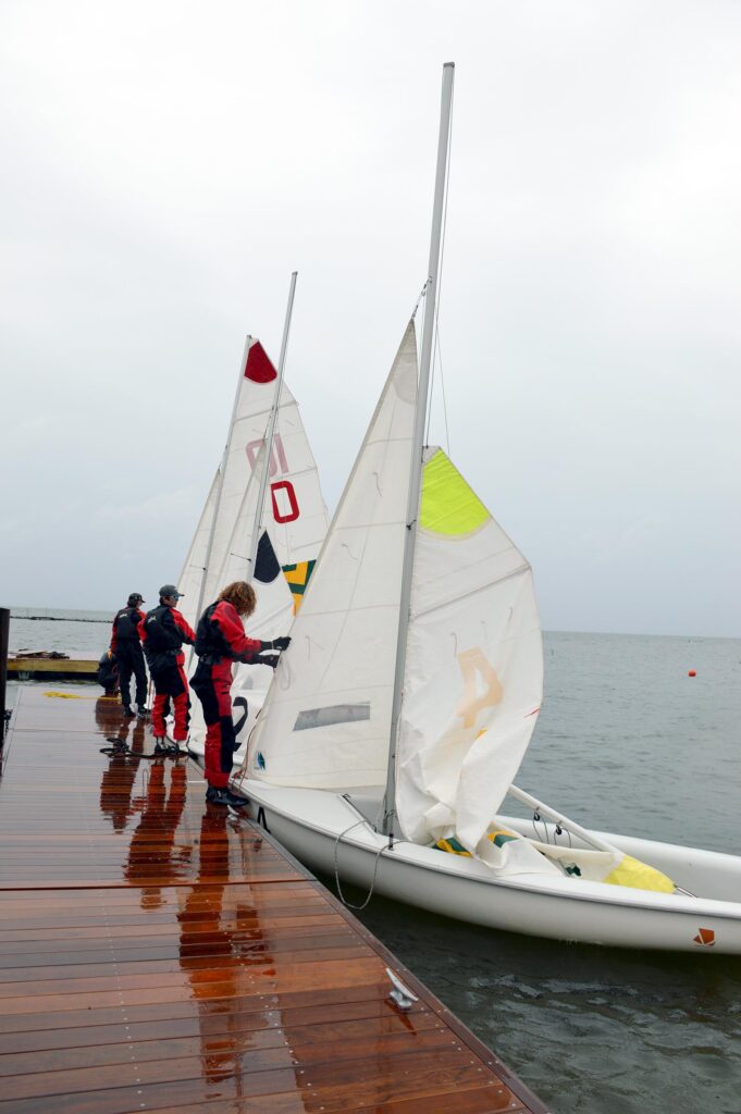 UVM sailing team, rigging boats